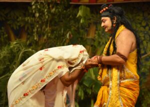धर साधू का रूप, सीता को हर ले गया रावण