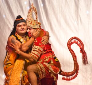 मन हनुमन्ता राम विराजे, रोम रोम में राम ही छाजे, राम हृदय में बसे हनुमन्ता, राम नयन में हनुमत साजे राम हनुमान महामिलन को अपलक देखते रहे हजारों नयन