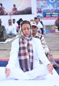 नंदा देवी की चोटियों और मिलम ग्लेशियर की गोद में गूंजा योग का संदेश,