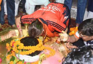 हर-हर महादेव के जयघोष के बीच निकली रेखा आर्या की कांवड़ यात्रा