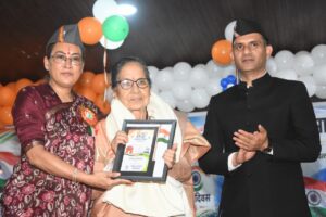 पिथौरागढ़ के मिनी स्टेडियम में प्रभारी मंत्री रेखा आर्या ने किया ध्वजारोहण,विकास और देशभक्ति का दिया संदेश