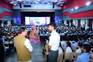मुख्यमंत्री पुष्कर सिंह धामी ने मेरे सपनों का उत्तराखंड पर विद्यार्थियों से किया संवाद