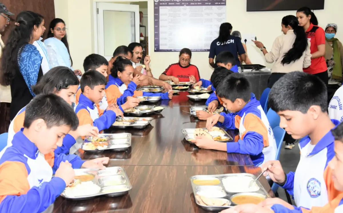 खेल मंत्री रेखा आर्या ने किया लोहाघाट मे महिला स्पोर्ट्स कॉलेज और स्टेडियम का निरीक्षण, व्यवस्थाओं को दुरुस्त करने के दिए निर्देश
